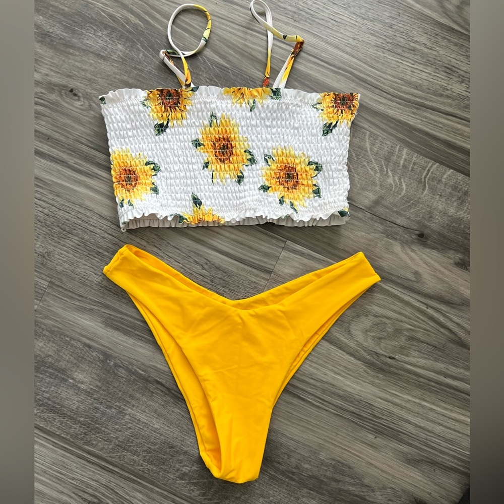 White and yellow Bikini- Size medium NEVER WORN